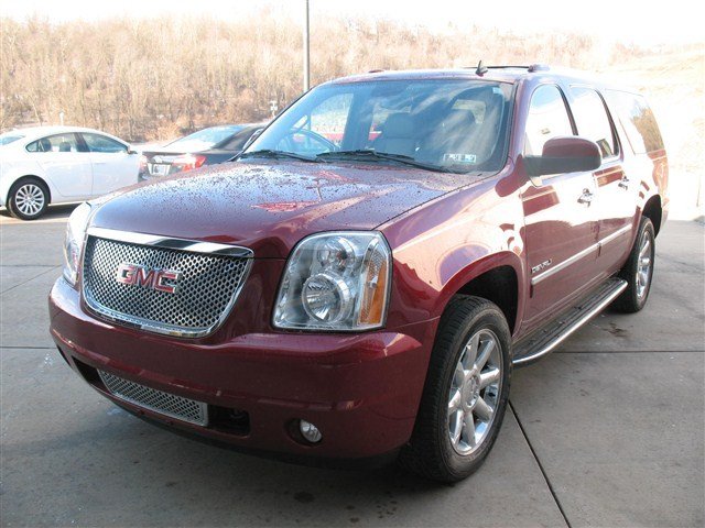 2011 GMC Yukon XL EX Sedan 4D