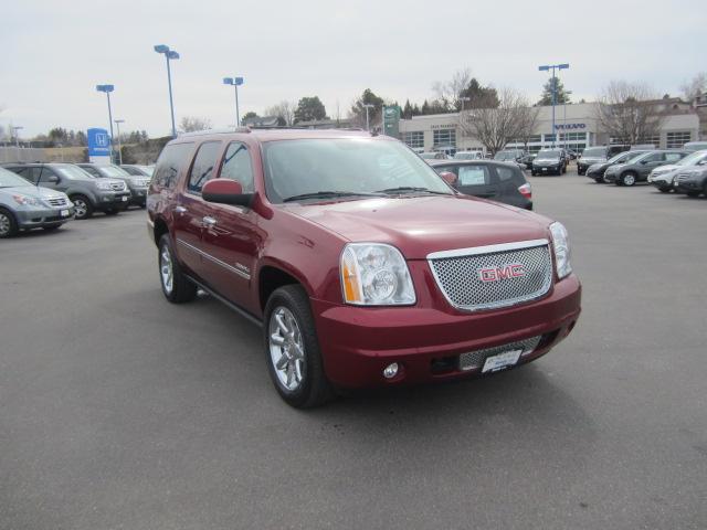 2011 GMC Yukon XL EX Sedan 4D