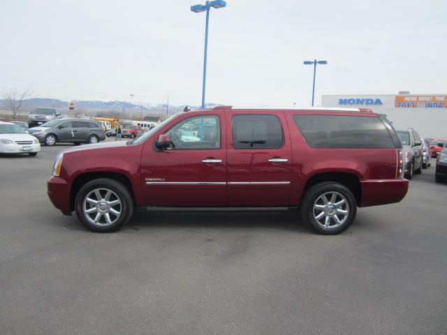 2011 GMC Yukon XL EX Sedan 4D