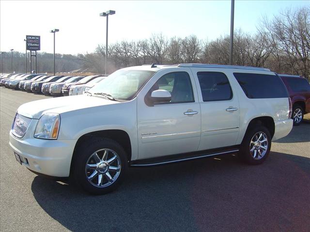 2012 GMC Yukon XL EX Sedan 4D