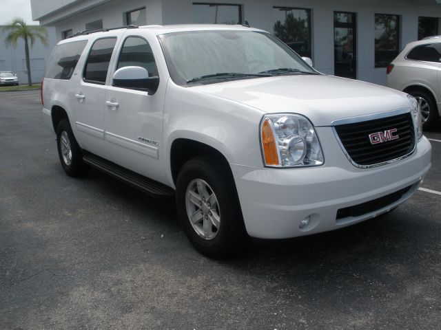 2013 GMC Yukon XL 4dr Sdn Touring Signature RWD Sedan