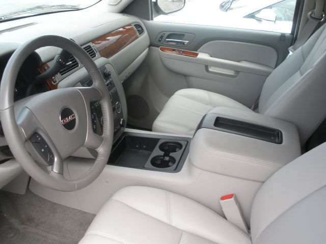 2013 GMC Yukon XL 4dr Sdn Touring Signature RWD Sedan