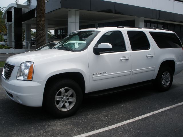 2013 GMC Yukon XL 4dr Sdn Touring Signature RWD Sedan