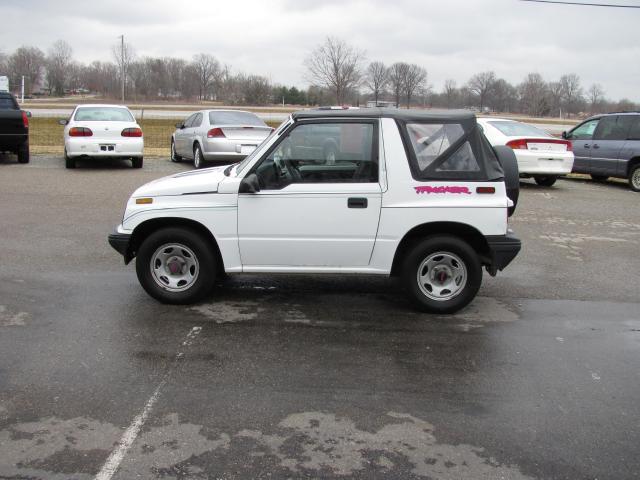 1993 Geo Tracker FWD 4dr LT W/2lt