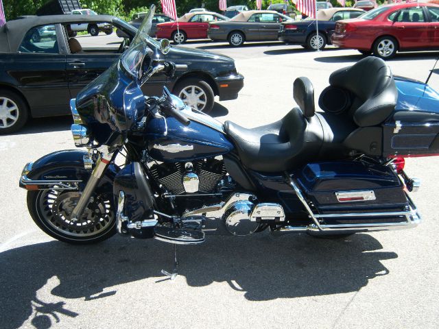 2010 Harley Davidson FLHCTU FWD 5DR WGN I4 Manual SV