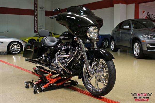 2013 Harley Davidson STREET GLIDE Lariatloaded1-owner