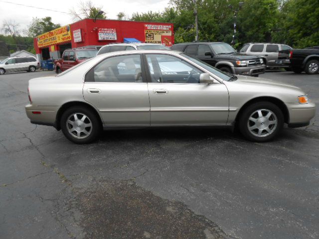 1995 Honda Accord ZQ8 LS