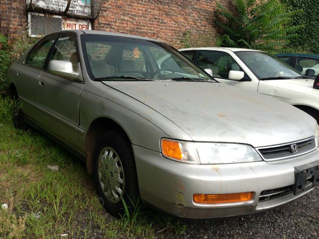 1996 Honda Accord 4dr Sdn SES Standard