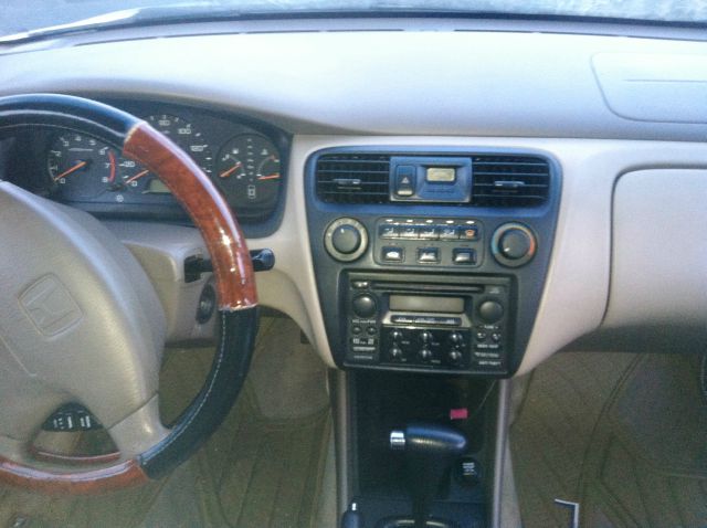 1998 Honda Accord ZQ8 LS