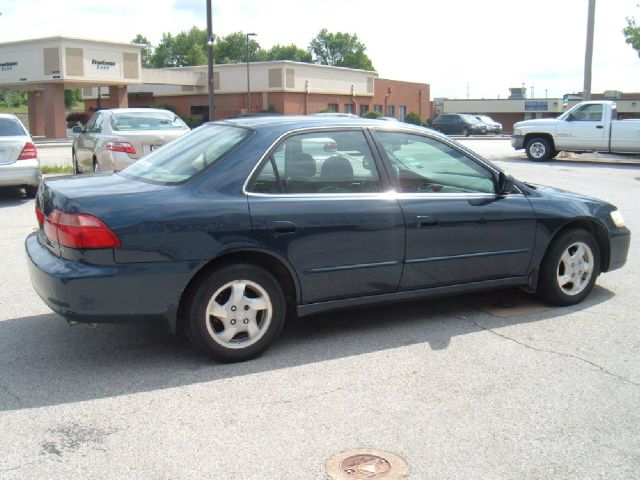 2000 Honda Accord ZQ8 LS