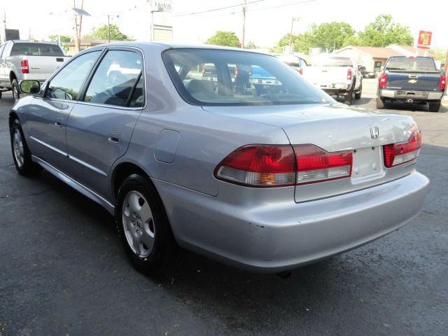 2001 Honda Accord 2010 Volkswagen SE