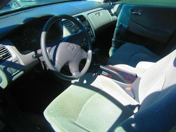 2002 Honda Accord 4dr Sdn SES Standard