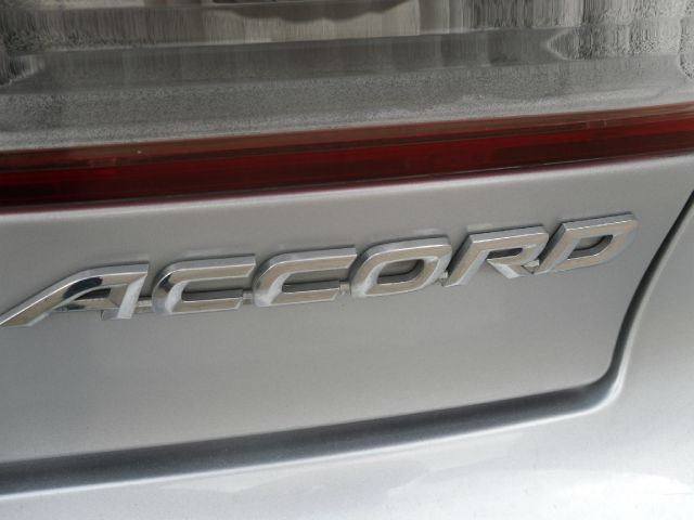 2002 Honda Accord 4dr Sdn SES Standard