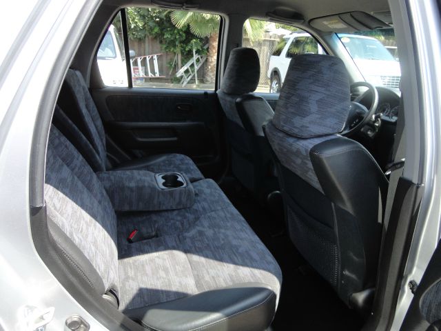 2004 Honda CR-V LS Truck