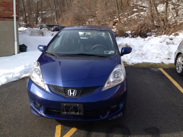 2009 Honda Fit Denali-quads-third-awd-nav-tv/dvd-moonroof-1 Owner