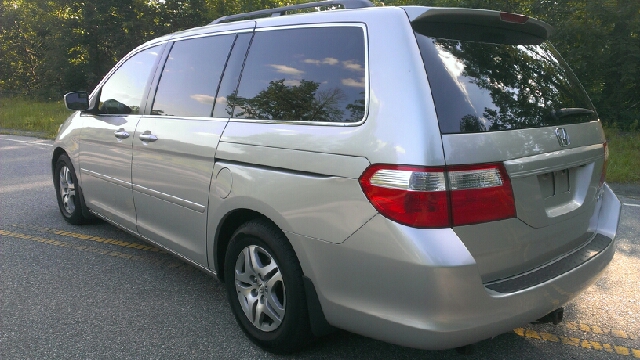 2005 Honda Odyssey 2008 Ford XL