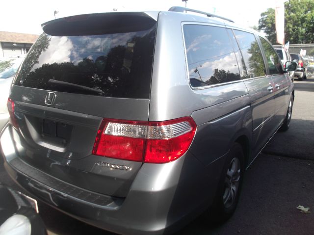 2005 Honda Odyssey 2008 Ford XL