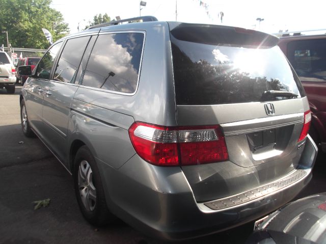 2005 Honda Odyssey 2008 Ford XL