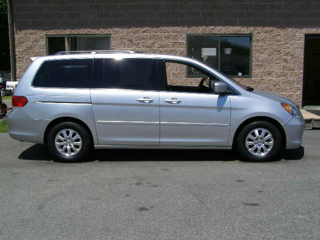 2010 Honda Odyssey 4dr Quad Cab 160.5 DRW 4WD Laramie