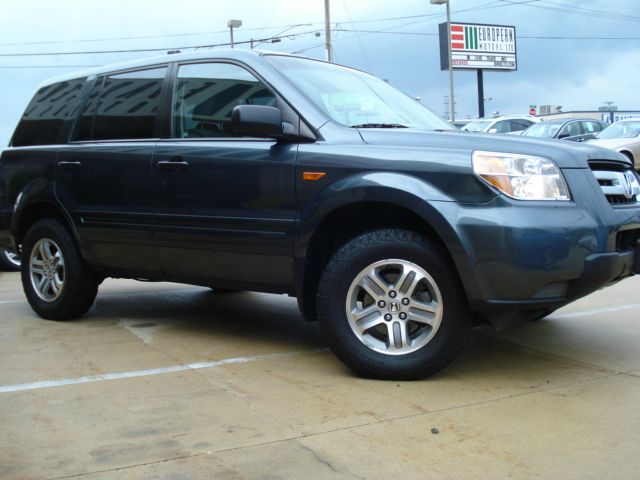 2006 Honda Pilot LS Truck