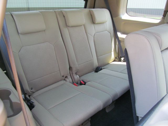 2010 Honda Pilot 1990 Nissan GS