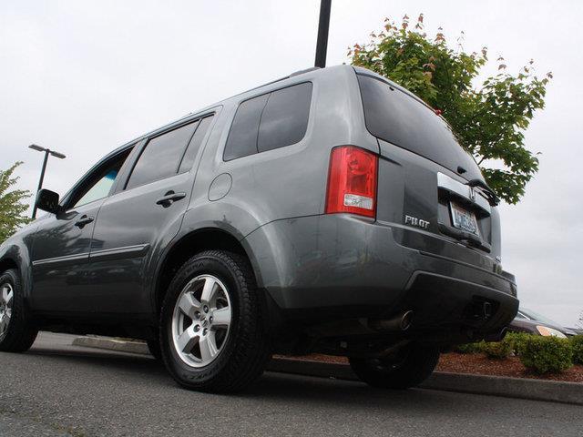 2011 Honda Pilot 4dr Sdn Touring Signature RWD