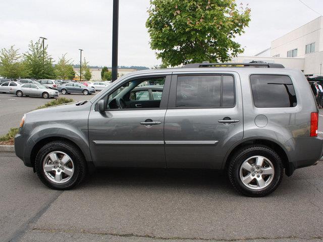 2011 Honda Pilot 4dr Sdn Touring Signature RWD