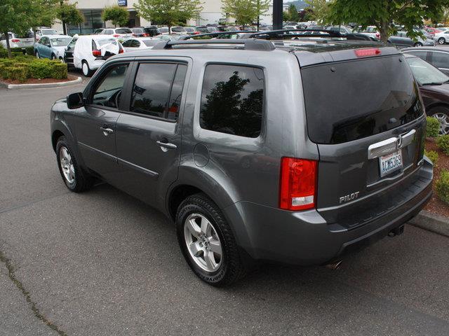 2011 Honda Pilot 4dr Sdn Touring Signature RWD