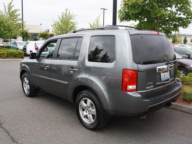 2011 Honda Pilot 4dr Sdn Touring Signature RWD