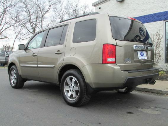 2011 Honda Pilot Awd-nav-quads-third-moonroof-1 Owner