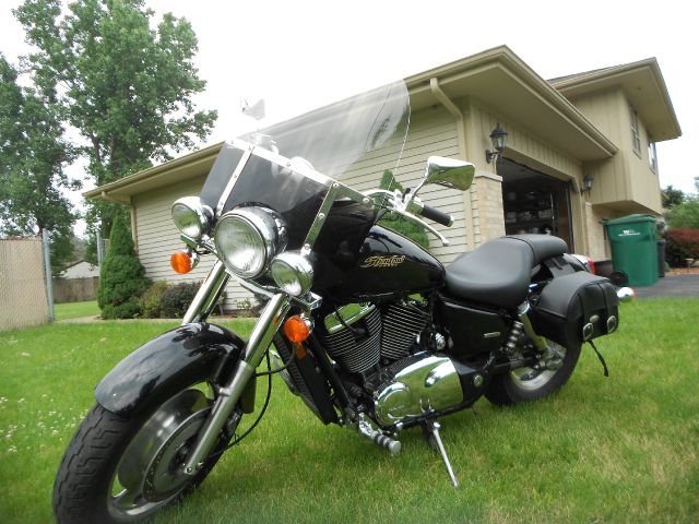 2006 Honda SHADOW SABRE 1990 Nissan GS