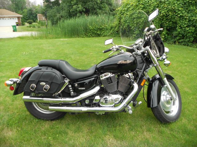 2006 Honda SHADOW SABRE 1990 Nissan GS