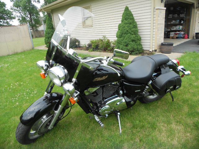 2006 Honda SHADOW SABRE 1990 Nissan GS