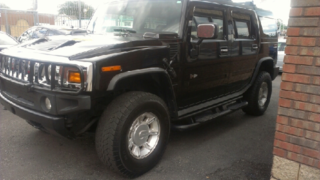 2003 Hummer H2 Scion XB