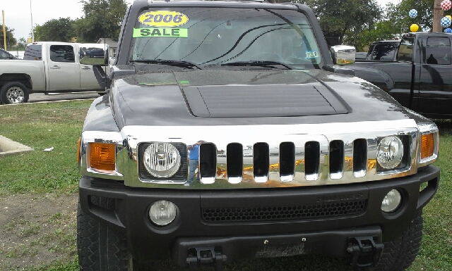 2006 Hummer H3 Scion XB