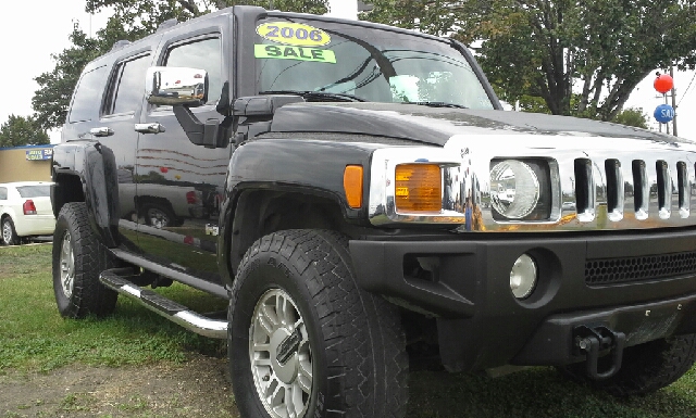 2006 Hummer H3 Scion XB