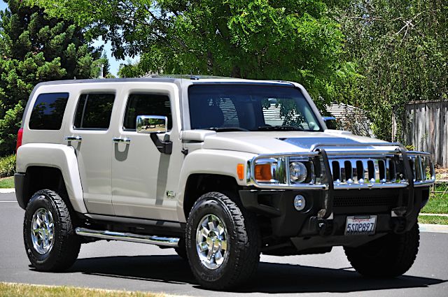 2006 Hummer H3 Scion XB