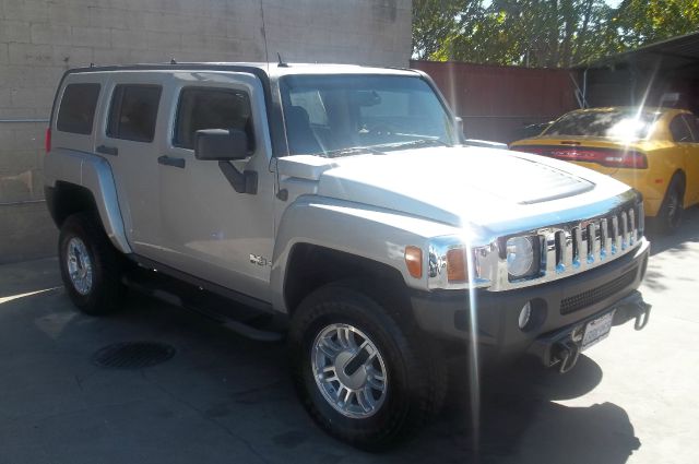 2006 Hummer H3 Scion XB