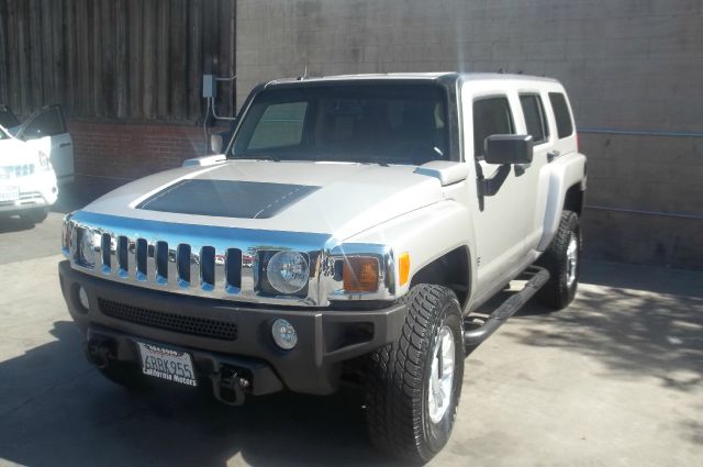 2006 Hummer H3 Scion XB