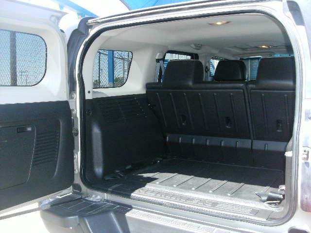 2006 Hummer H3 Scion XB