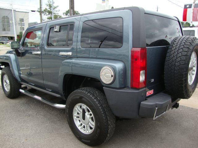 2006 Hummer H3 Scion XB