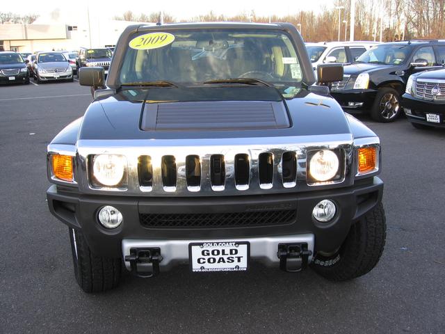 2009 Hummer H3 GLS Sedan