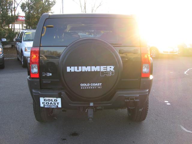 2009 Hummer H3 GLS Sedan