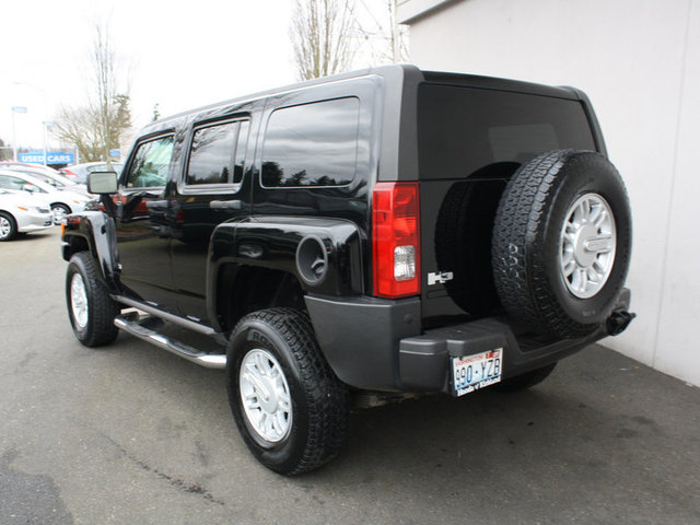 2009 Hummer H3 GLS Sedan