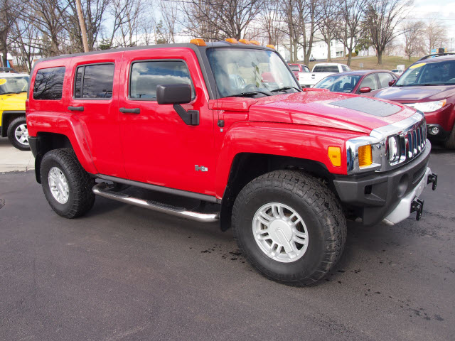 2009 Hummer H3 GLS Sedan