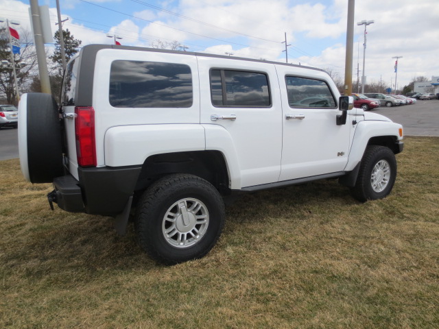 2009 Hummer H3 GLS Sedan