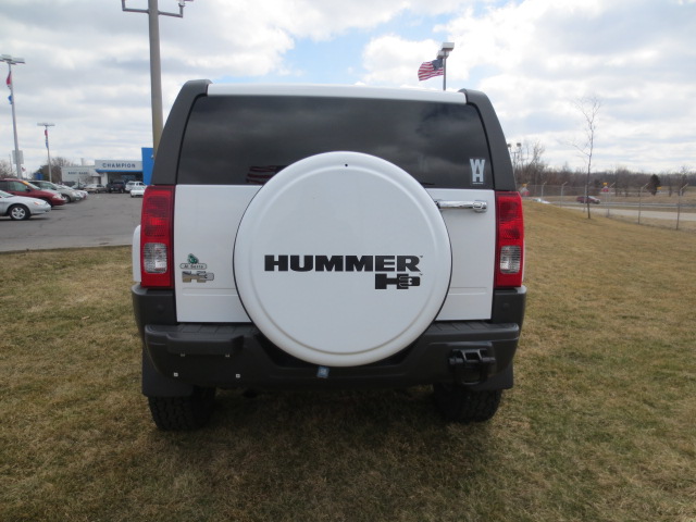 2009 Hummer H3 GLS Sedan