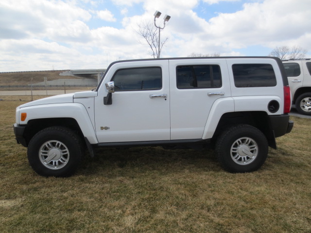 2009 Hummer H3 GLS Sedan