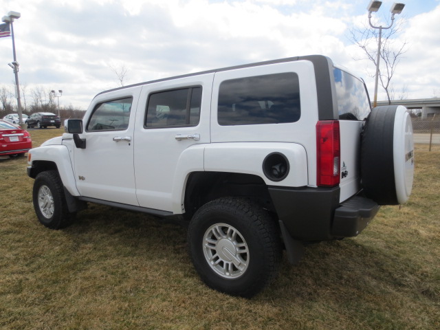 2009 Hummer H3 GLS Sedan