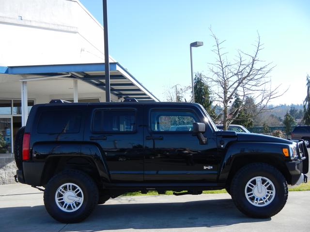 2009 Hummer H3 GLS Sedan